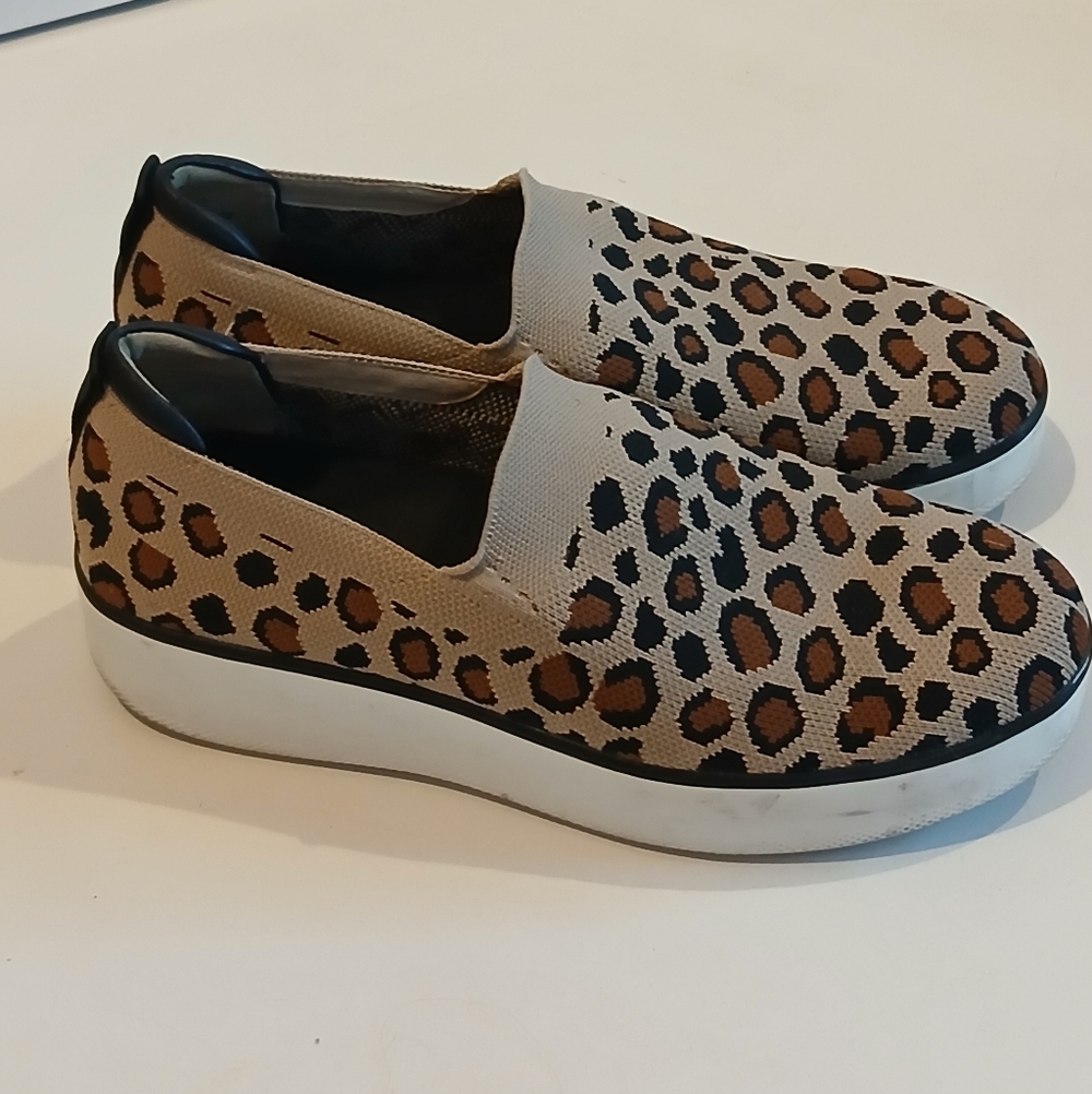 Traq By Alegria Leopard Print Ladies Slip Ons Size 8.5 (39)